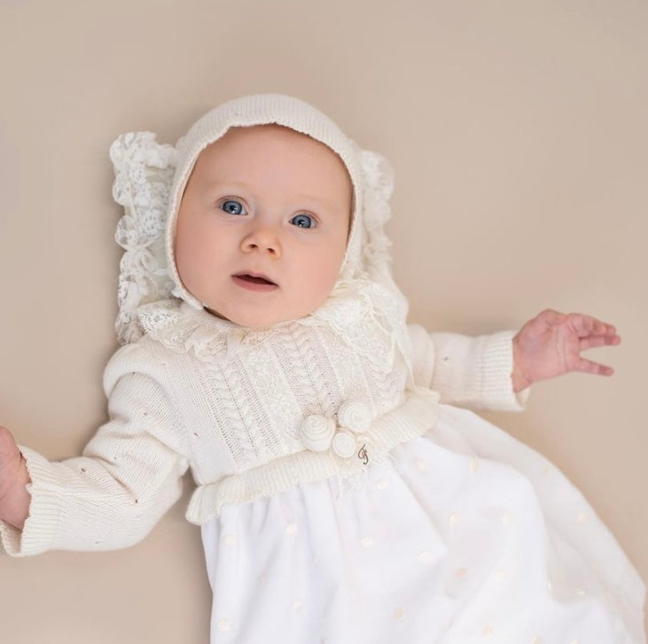 Faldón ceremonia con bodoques y gorrito Foque