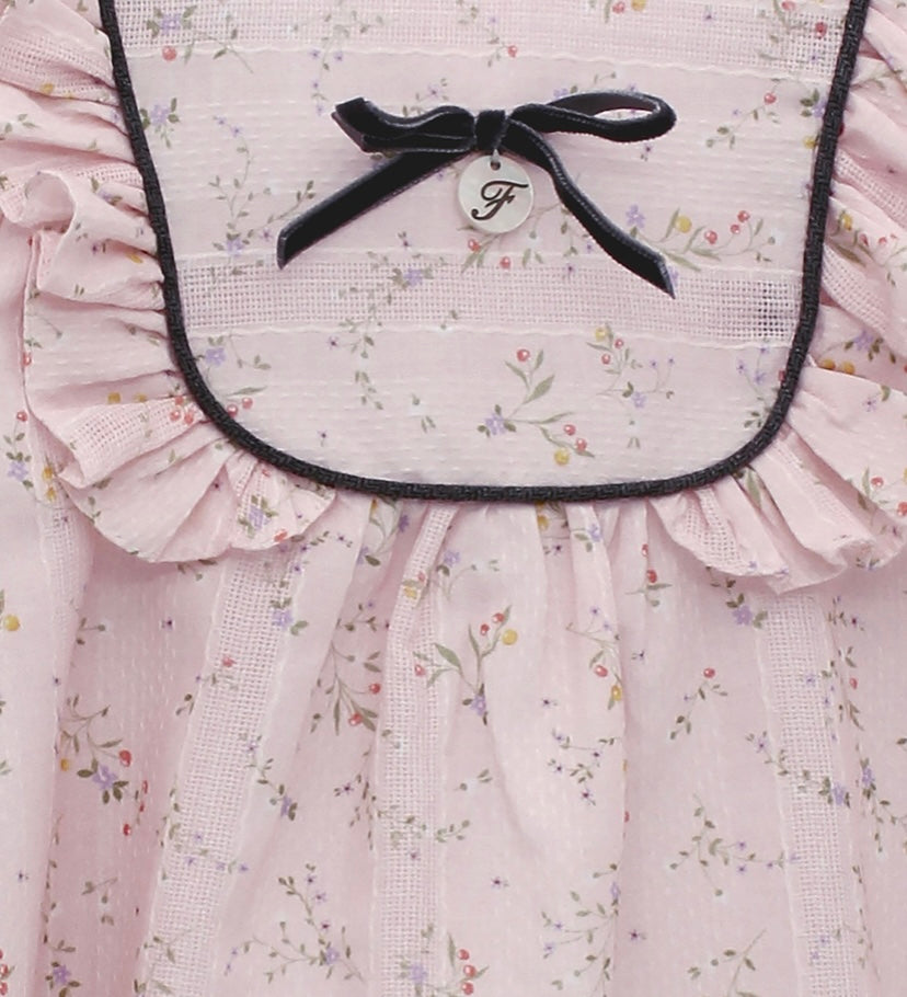 Vestido rosa con flores y moño gris Foque