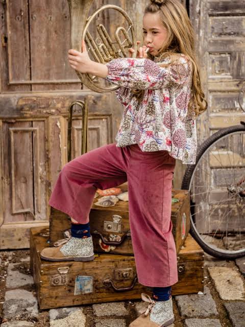 Conjunto Blusa Arboles Y Pantalón Pana Marta y Paula